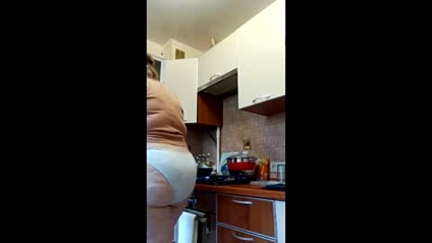 Snapshot of veronikawgold chatting on May 2026 02:12:01 PM VeronikawGold online show from May 2026 02:12:01 PM