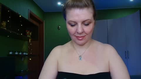 Snapshot of veronikawgold chatting on May 2026 09:45:02 PM VeronikawGold online show from May 2026 09:45:02 PM