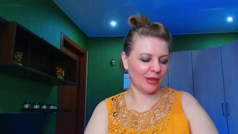Snapshot of veronikawgold chatting on May 2026 10:33:02 AM VeronikawGold online show from May 2026 10:33:02 AM