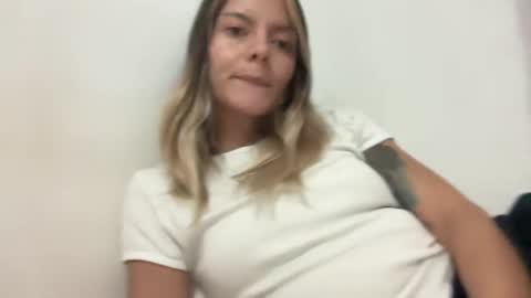 Snapshot of viajemos chatting on April 2026 11:29:01 PM papichulo y mamichula online show from April 2026 11:29:01 PM