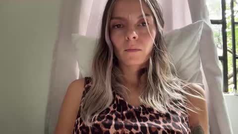 Snapshot of viajemos chatting on April 2026 08:48:01 PM papichulo y mamichula online show from April 2026 08:48:01 PM