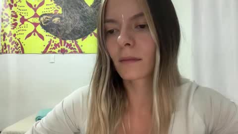 Snapshot of viajemos chatting on May 2026 01:44:02 AM papichulo y mamichula online show from May 2026 01:44:02 AM