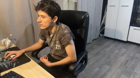 Snapshot of vialeras chatting on November 2025 02:06:02 AM vialeras online show from November 2025 02:06:02 AM