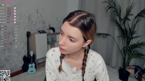 Snapshot of vibes_of_joy chatting on December 2024 08:29:01 PM Mikky online show from December 2024 08:29:01 PM