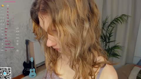 Snapshot of vibes_of_joy chatting on December 2024 08:44:02 PM Mikky online show from December 2024 08:44:02 PM