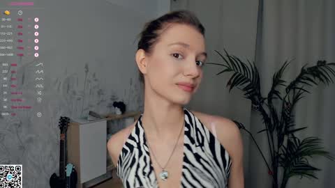 Snapshot of vibes_of_joy chatting on December 2024 07:43:01 PM Mikky online show from December 2024 07:43:01 PM