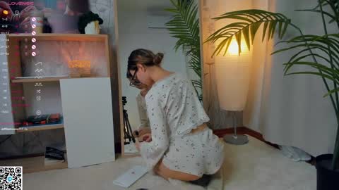 Snapshot of vibes_of_joy chatting on February 2025 11:12:01 AM Mikky online show from February 2025 11:12:01 AM