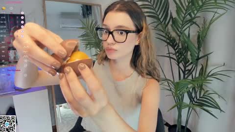 Snapshot of vibes_of_joy chatting on February 2025 11:25:02 AM Mikky online show from February 2025 11:25:02 AM