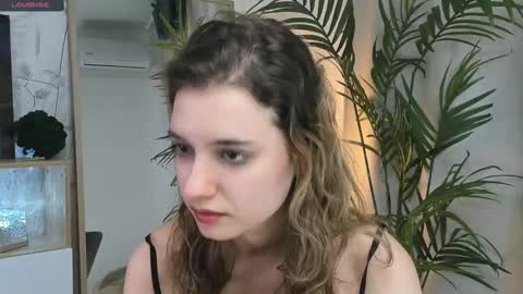 Snapshot of vibes_of_joy chatting on February 2025 11:25:01 AM Mikky online show from February 2025 11:25:01 AM