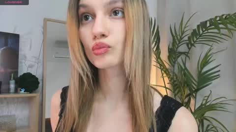 Snapshot of vibes_of_joy chatting on March 2025 11:22:02 AM Mikky online show from March 2025 11:22:02 AM