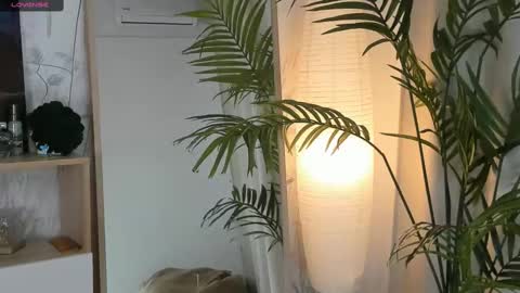 Snapshot of vibes_of_joy chatting on March 2025 06:06:02 AM Mikky online show from March 2025 06:06:02 AM