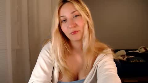 Amelia online show from September 2025 07:59:01 PM