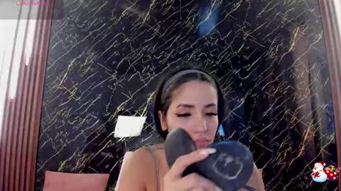 Snapshot of vichy_evans chatting on January 2026 07:06:02 PM Vichy Everyday From 1400 to 2130 Col Time online show from January 2026 07:06:02 PM