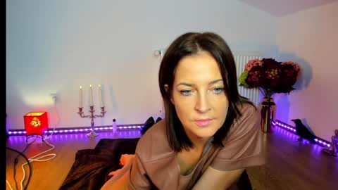 ViciousQueenu can call me Laura online show from November 2025 07:00:02 AM