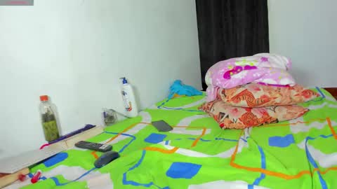 vicky manuela online show from October 2025 03:40:01 AM