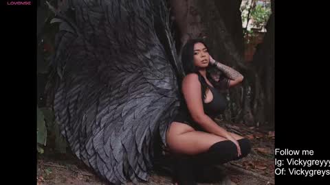 Snapshot of vickygrey1 chatting on November 2025 06:51:01 PM Vicky Greys online show from November 2025 06:51:01 PM