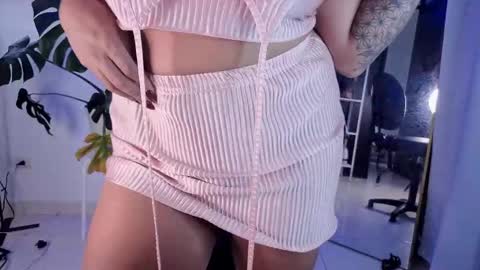 Snapshot of vickygrey1 chatting on December 2025 07:51:01 PM Vicky Greys online show from December 2025 07:51:01 PM