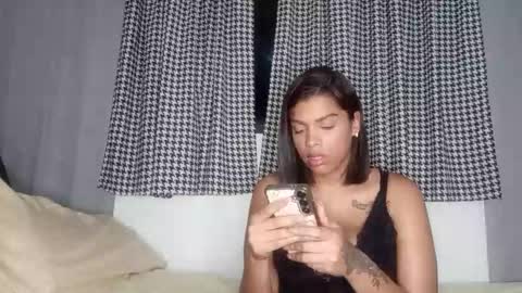 Snapshot of vickyhm22 chatting on November 2025 04:35:02 AM vickyhm22 online show from November 2025 04:35:02 AM