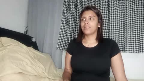 Snapshot of vickyhm22 chatting on December 2025 06:12:02 AM vickyhm22 online show from December 2025 06:12:02 AM