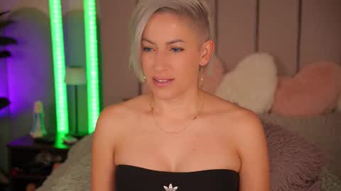 Snapshot of vickysecret96 chatting on November 2025 06:17:01 PM vickysecret96 online show from November 2025 06:17:01 PM