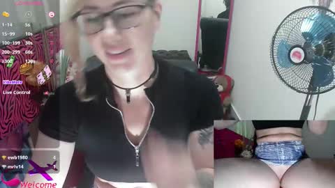 Valentina online show from October 2025 08:20:01 PM