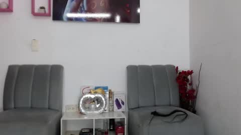 Snapshot of vickyxdany chatting on February 2025 05:39:02 PM vickyxdany online show from February 2025 05:39:02 PM