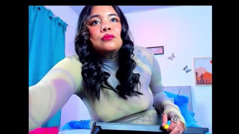 victoria_16_ online show from December 2025 05:17:02 AM