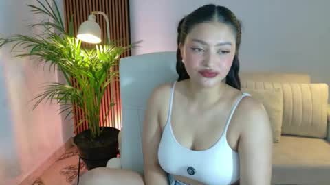 Snapshot of victoria___moon chatting on May 2026 04:04:02 PM victoria online show from May 2026 04:04:02 PM