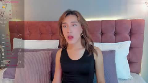 Snapshot of victoria_decapri chatting on November 2025 08:09:01 PM victoria online show from November 2025 08:09:01 PM