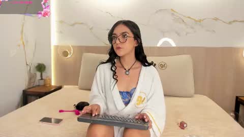Snapshot of victoria_hokings chatting on June 2026 11:42:02 AM Victoria H online show from June 2026 11:42:02 AM