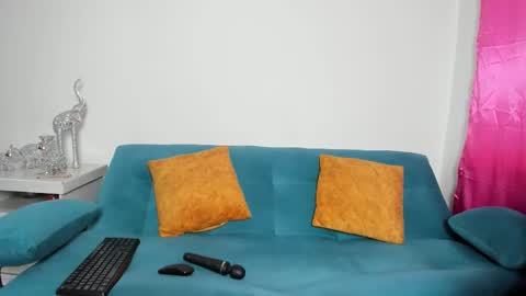 Victoria  online show from December 2025 07:53:02 PM