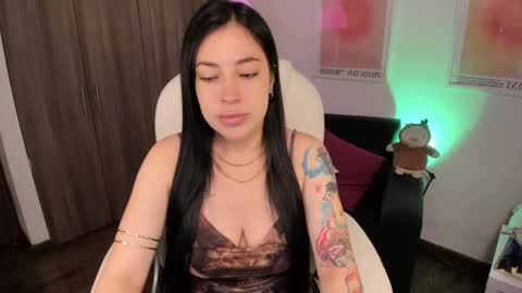 Victoria  online show from November 2025 02:44:01 AM