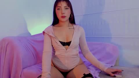 Victoria Laurent online show from December 2025 07:18:01 PM