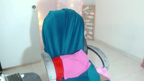 Snapshot of victoria_miler chatting on December 2024 12:23:01 AM VICKY online show from December 2024 12:23:01 AM