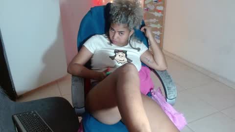 Snapshot of victoria_miler chatting on December 2024 01:32:01 AM VICKY online show from December 2024 01:32:01 AM