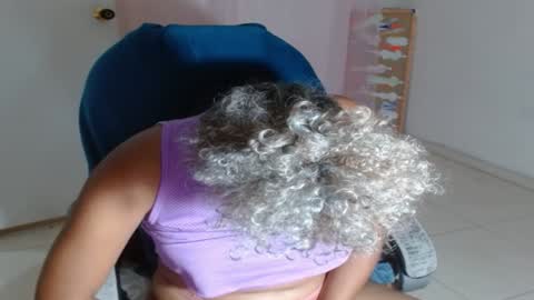 Snapshot of victoria_miler chatting on January 2025 01:18:01 AM VICKY online show from January 2025 01:18:01 AM