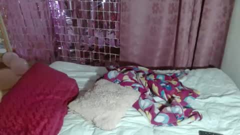 Snapshot of victoria_miler chatting on February 2025 08:44:02 PM VICKY online show from February 2025 08:44:02 PM