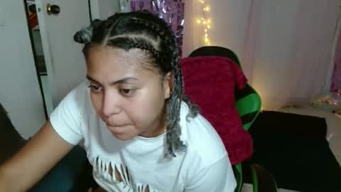 Snapshot of victoria_miler chatting on September 2025 11:19:02 PM VICKY online show from September 2025 11:19:02 PM