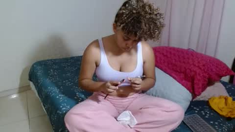Snapshot of victoria_miler chatting on May 2026 09:33:01 PM VICKY online show from May 2026 09:33:01 PM