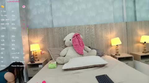 Snapshot of victoria_pachon chatting on May 2026 10:37:02 PM victoria_pachon online show from May 2026 10:37:02 PM