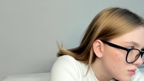 Snapshot of victoria_pum_ chatting on January 2025 07:44:02 PM Jessie online show from January 2025 07:44:02 PM