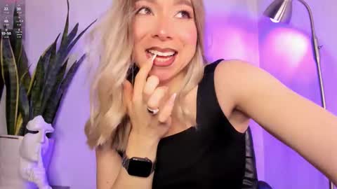 D A N I online show from November 2025 02:03:02 AM