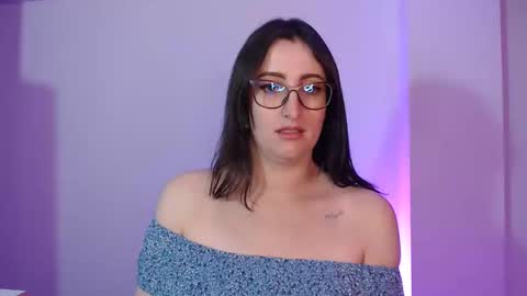 Victoria online show from December 2024 07:30:02 PM