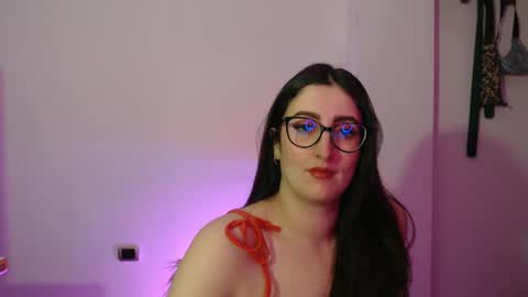 Victoria online show from November 2025 09:25:02 PM