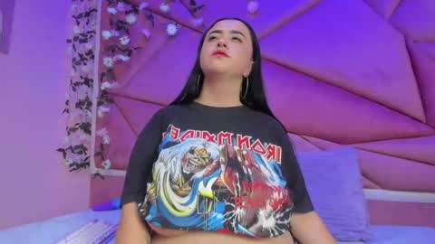 Victoria online show from November 2025 10:45:02 PM