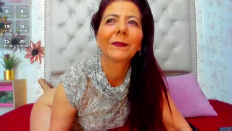 Snapshot of victoriaarousse25 chatting on February 2025 11:58:01 PM victoriaarousse online show from February 2025 11:58:01 PM