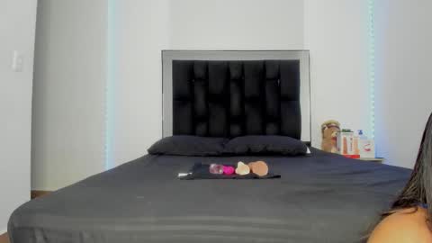 VICTORIA online show from November 2025 12:05:02 PM