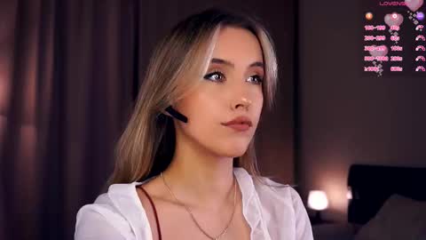 Snapshot of victoriadreamtt chatting on September 2025 07:24:02 PM Anasteisha Day Helen Night online show from September 2025 07:24:02 PM