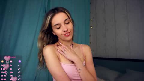 Snapshot of victoriadreamtt chatting on October 2025 07:52:01 PM Anasteisha Day Helen Night online show from October 2025 07:52:01 PM