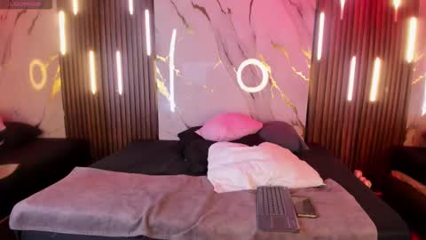 Victoria  online show from November 2025 09:04:01 PM